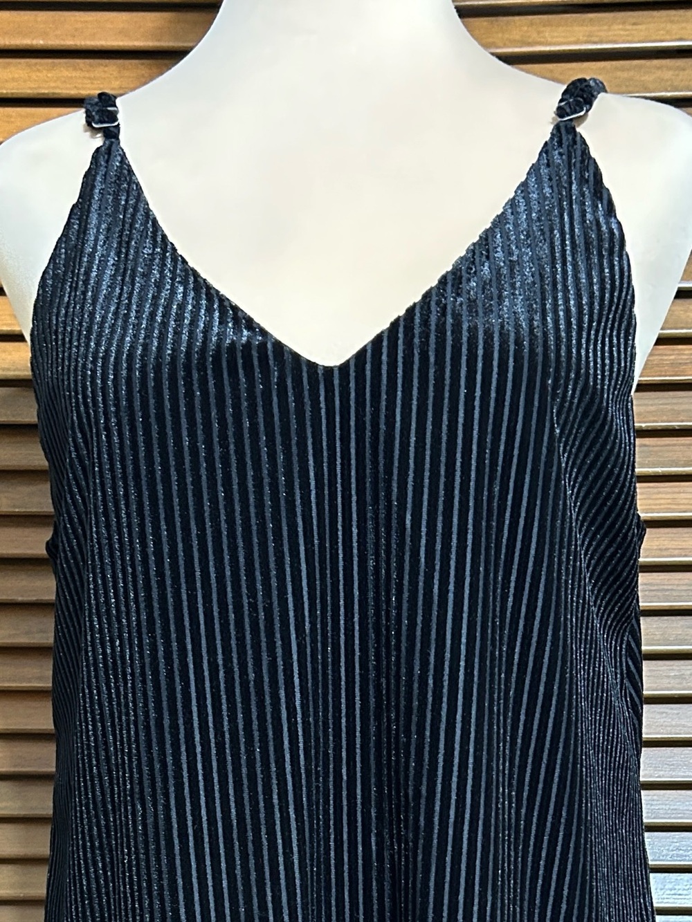Wild Fable Ribbed Textured Velvet V-Neck Mini Dress Size M - Picture 2 of 6